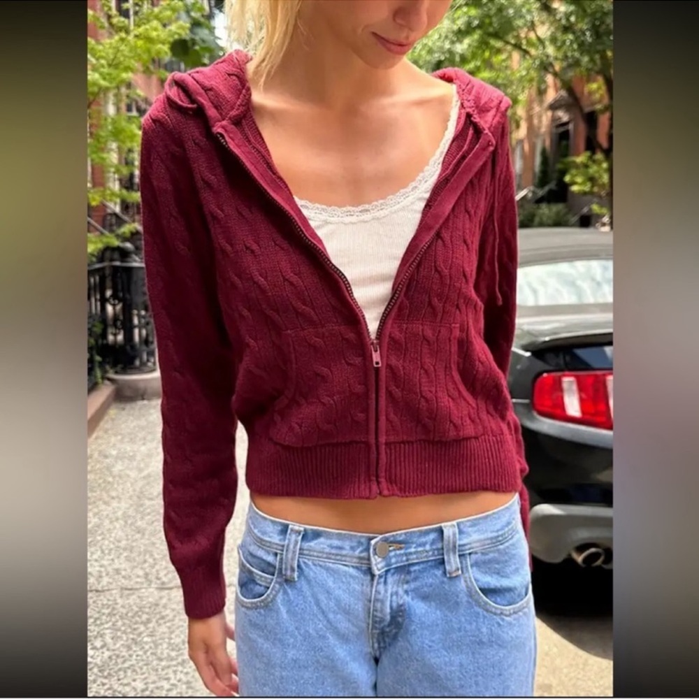 NWOT BRANDY MELVILLE AYLA CABLE KNIT ZIP-UP SWEATER IN BURGUNDY